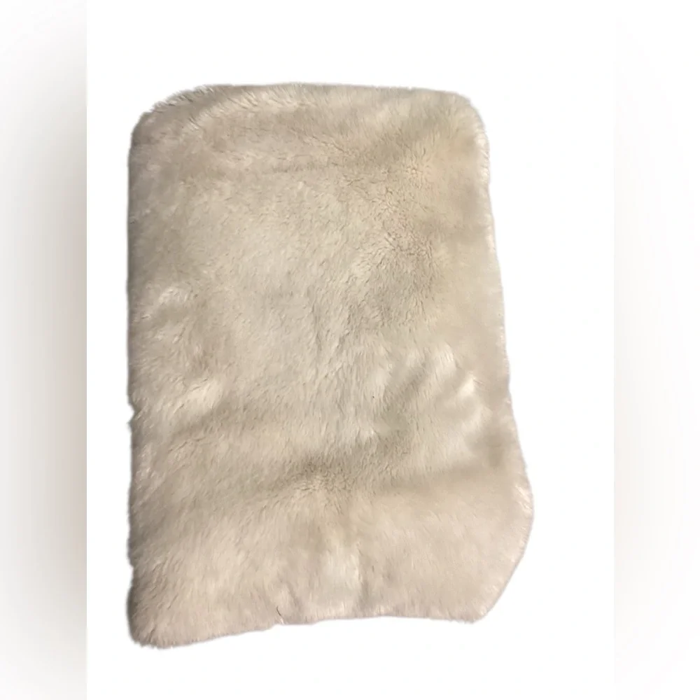 FAUX FUR THROW